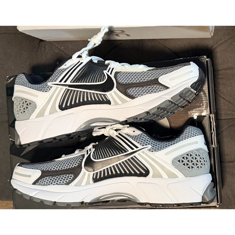 NIKE AIR ZOOM VOMERO 5 SE SP SIZE 10.M